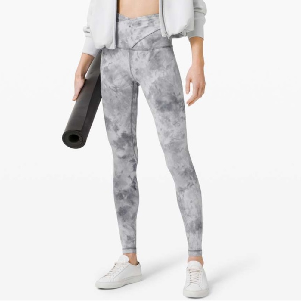 Lululemon Align SHR Cross Diamond Dye size 6